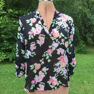 🌸Almost Famous Black Floral Top🌸